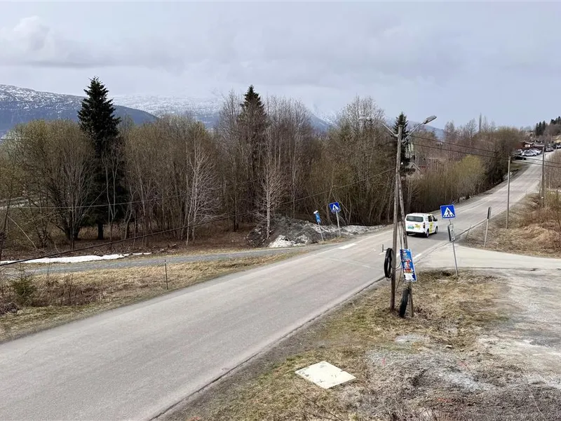 Oversiktsbilde over rett veistrekning.  - Klikk for stort bilde
