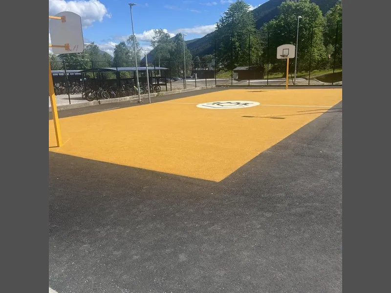 Leikeplass - Klikk for stort bilete