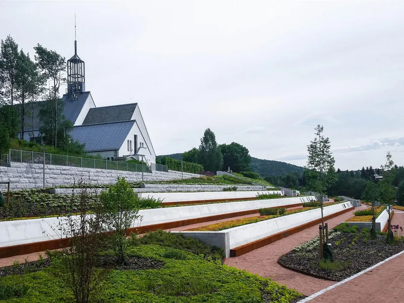 Bakkebilde Lommedalen kirke og gravlund.