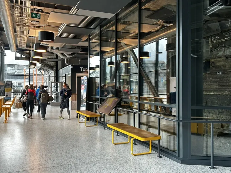 Nye Odda terminal er etablert i det fredede Ovn 3-bygget ved gamle smelteverket. Foto: Novaform.