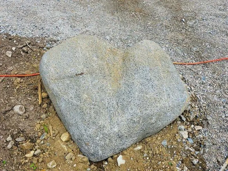hjerteforma stein - Klikk for stort bilete