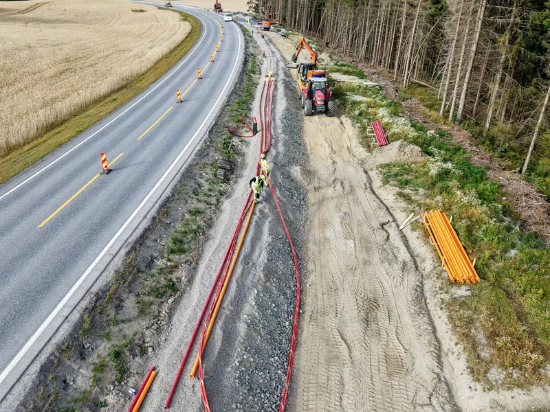 Det pågår bygging av 3,3 km ny gang- og sykkelvei langs fv. 128 øst for Askim. Foto: Askim Entreprenør AS.