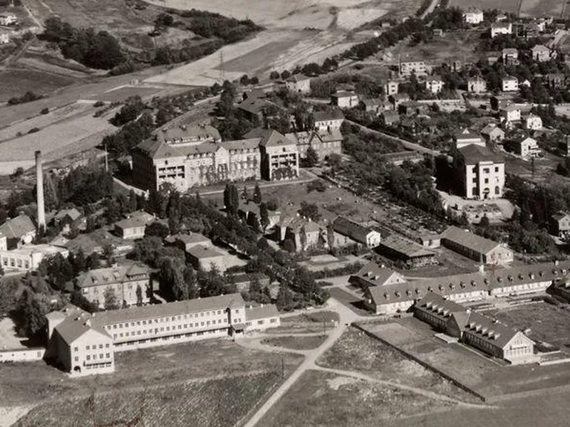 Luftfoto av Sinsenveien 76 i Oslo, og et stort område rundt, fra 1947