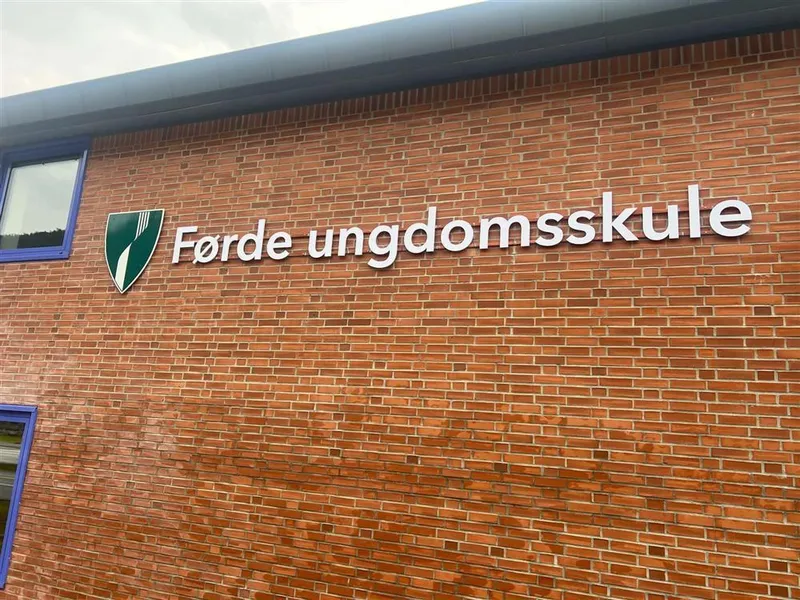 Førde ungdomsskule - Klikk for stort bilete