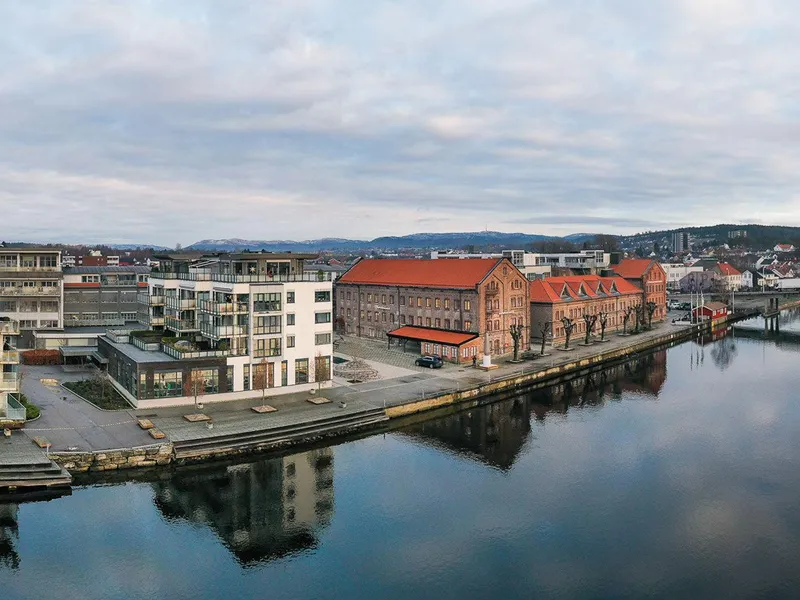 porselensfabrikken i porsgrunn med oversikt over anlegget og fabrikken