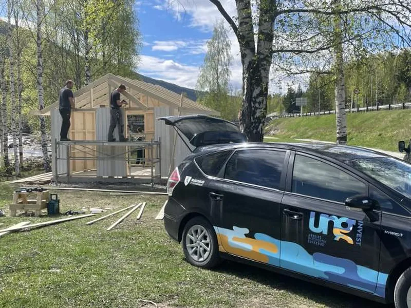 Bygging av omkledingsbygg på Mobrua