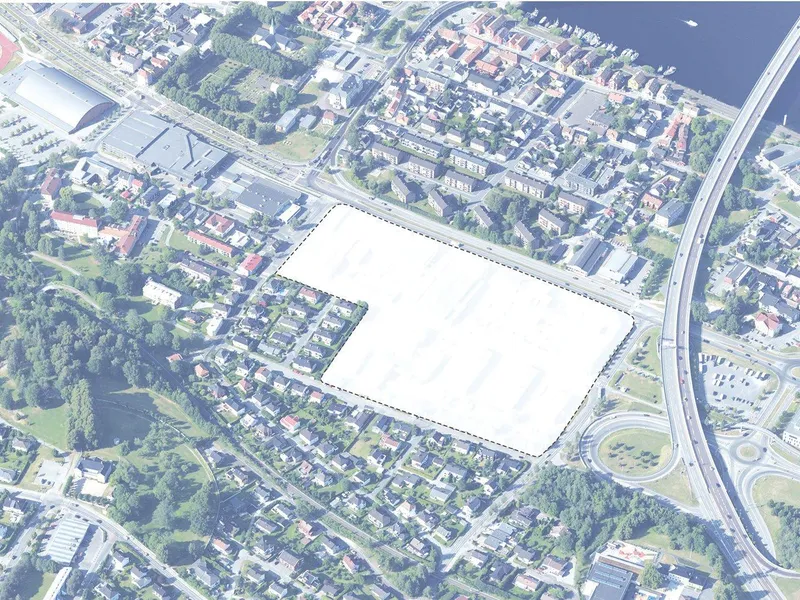 Skråfoto med markering av tomt i  hvit. Område i Drammen, Bangeløkka.