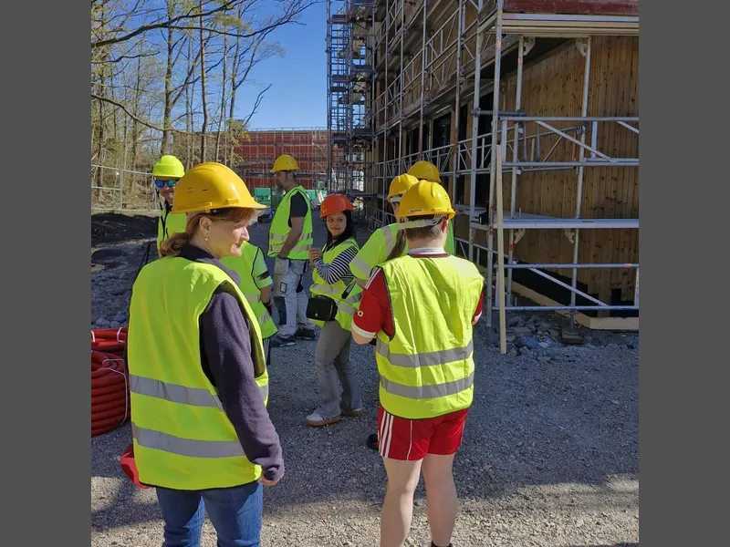På befaring med gule vester - Klikk for stort bilde