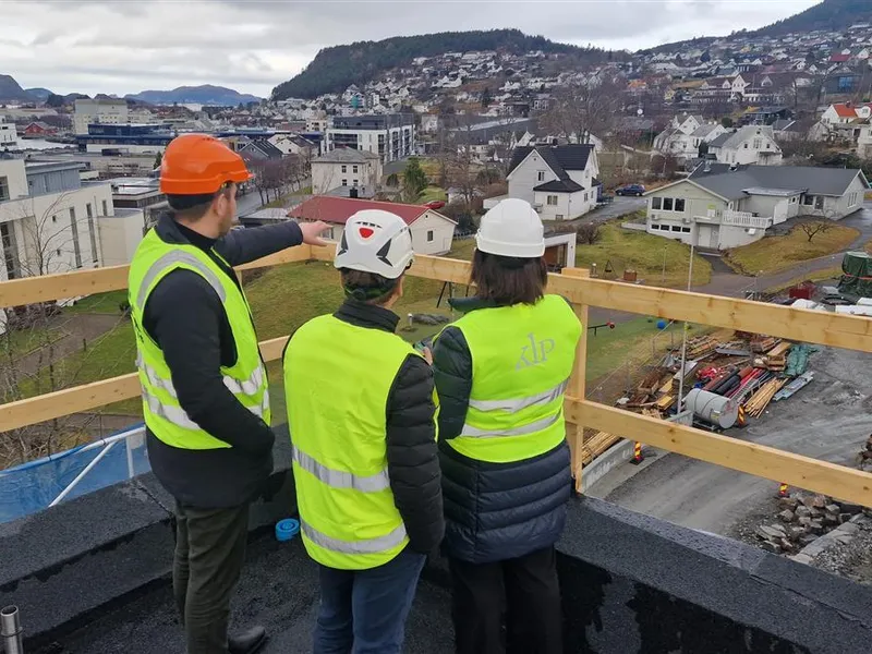 Utsikt over Ulsteinvik. - Klikk for stort bilete