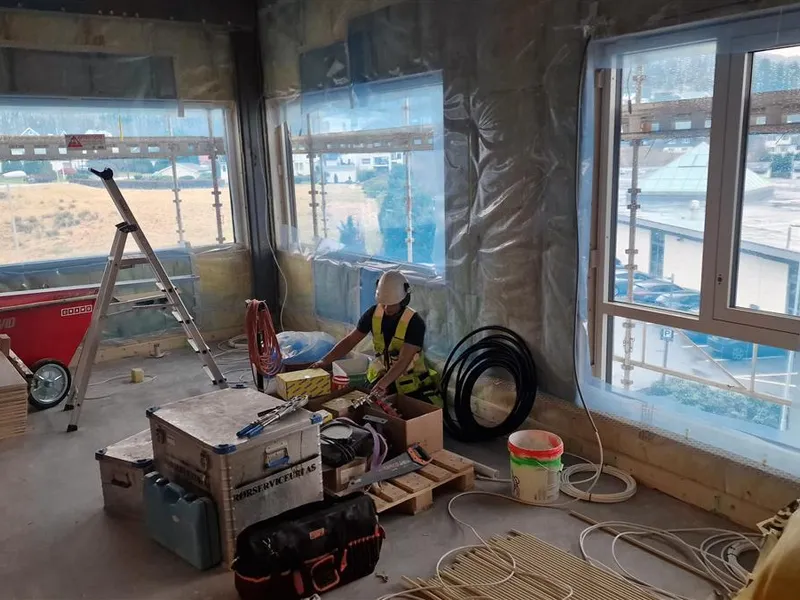 Arbeid inne i Skollebakken 1 - Klikk for stort bilete