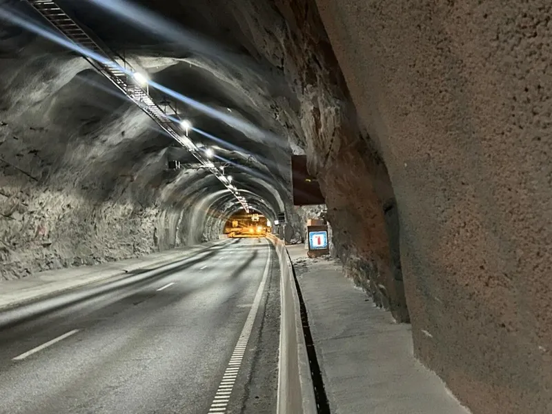 Tunnelen er den del av TEN-T veinettet der det i gjennomsnitt passerer om lag 49200 kjøretøy i døgnet. Tunnelen ligger i Bergen kommune. Foto: Statens vegvesen.