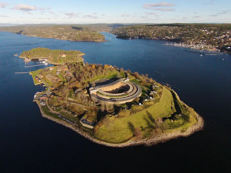 Forsvarshistorisk museum søker om bruksendring for arealer på festningen som har stått tomme siden 2002. Foto: Forsvarsbygg.