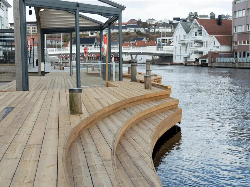 Fiskebrygga i Flekkefjord. - Klikk for stort bilde