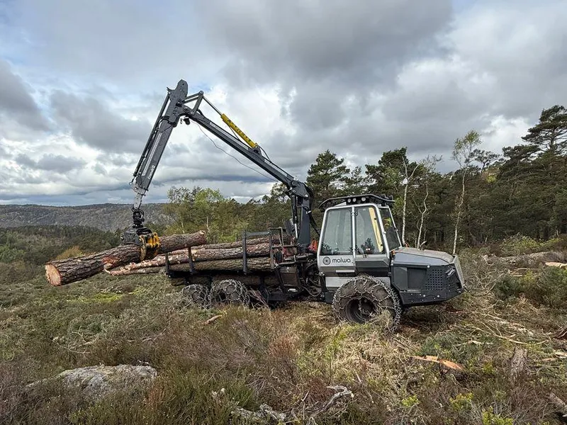 Glitre Nett har tildelt firmaet AltiSkog oppdraget med skogrydding av ledningstrase for ny 132kV luftledning mellom Vallemoen transformatorstasjon i Lindesnes og Kvinesdal Koblingsstasjon.