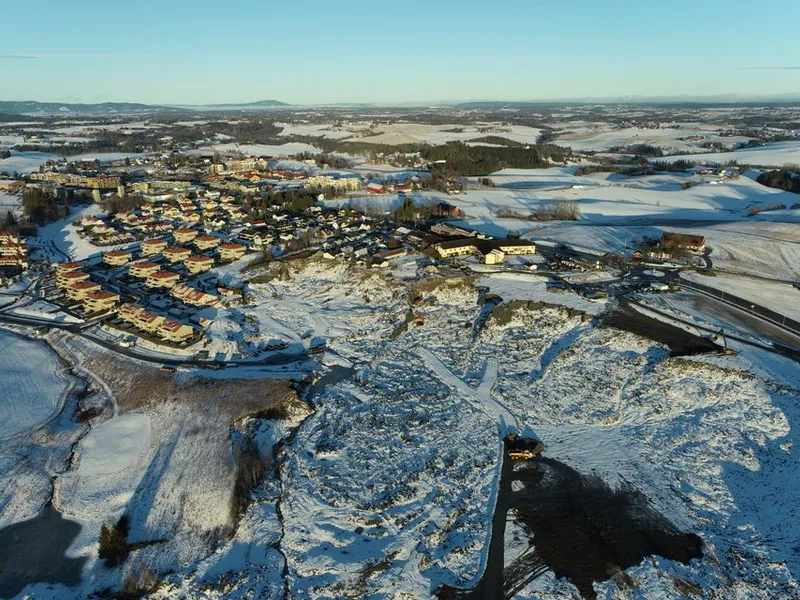Mye arbeid gjenstår i Gjerdrum. Dronefoto: NVE