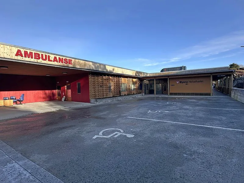 to inngnagar til legesenter for ambulanse og pasientar - Klikk for stort bilete