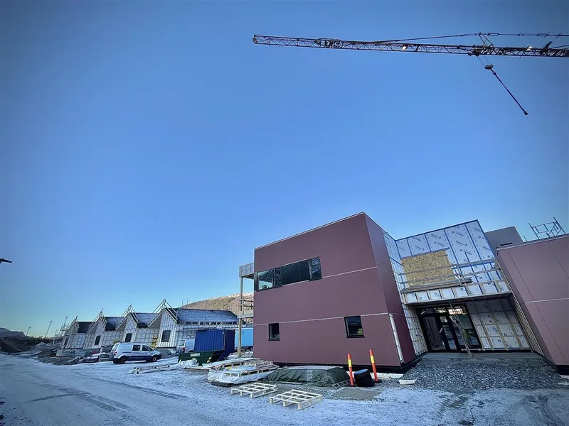 interiør og fasadebilete av Pålhaugen omsorgsbustadar - Klikk for stort bilete