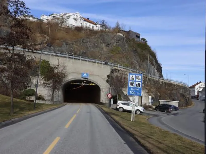 Kragerøtunnelen er eldst av de to tunnelene og får mer omfattende rehabilitering.