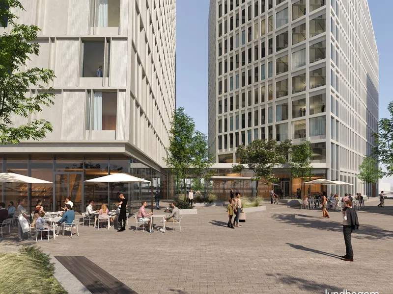 Bilde av bygg tatt fra torget.