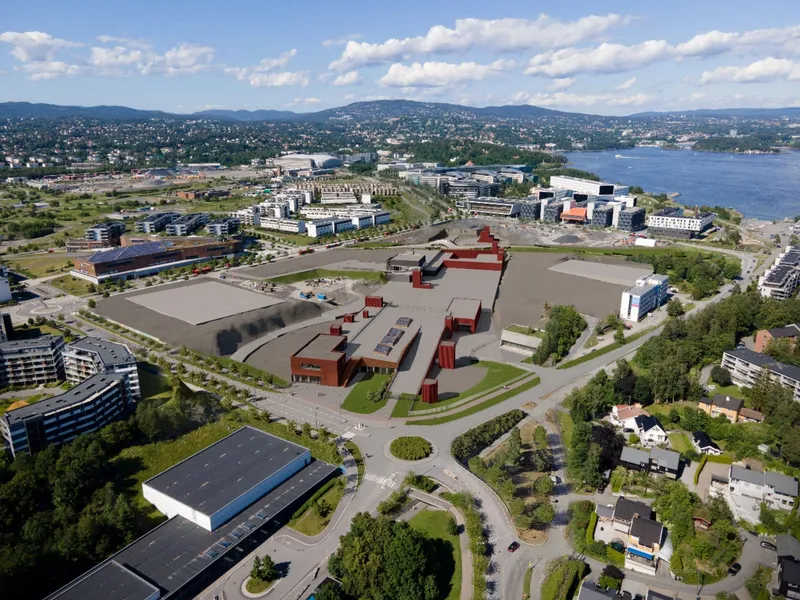 Illustrasjon av Fornebu stasjon og base, tegnet av Zaha Hadid Architects og A‐lab
