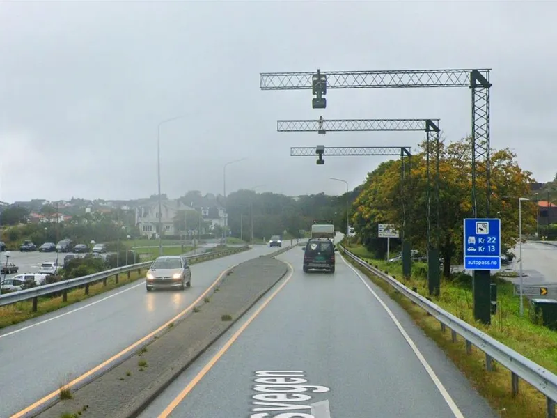 En bomstasjon med tre armer - Klikk for stort bilde