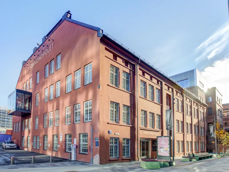 Bryggegata 9 på Aker Brygge i Oslo. Bygget eies av Norwegian Property.. Foto: nyebilder.no