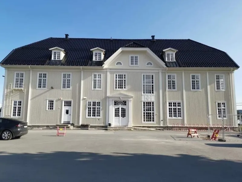Hunngård etter at byggingen er malt  - Klikk for stort bilde