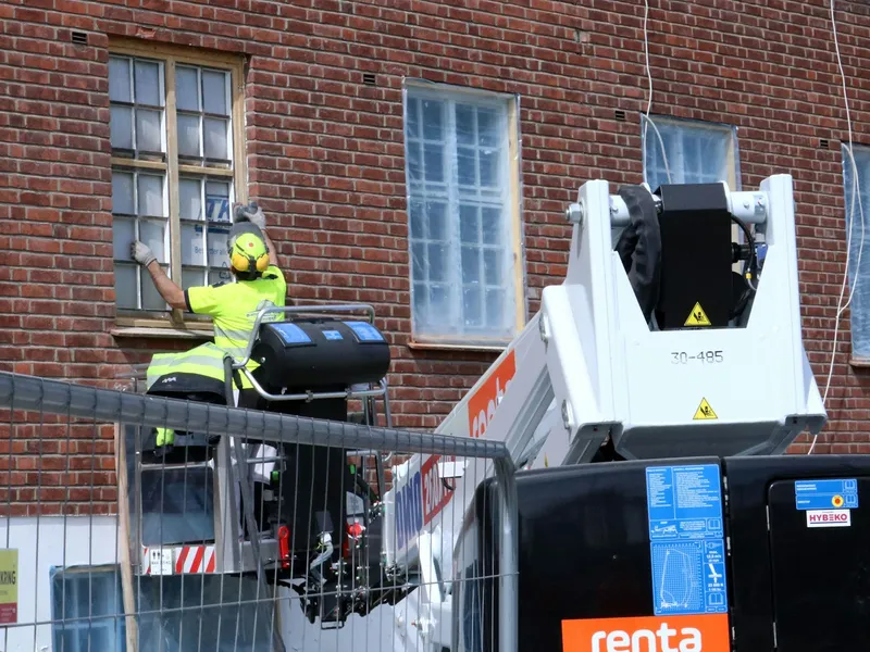 Rehabilitering ved Ila fengsel 2022, vinduer kittes om