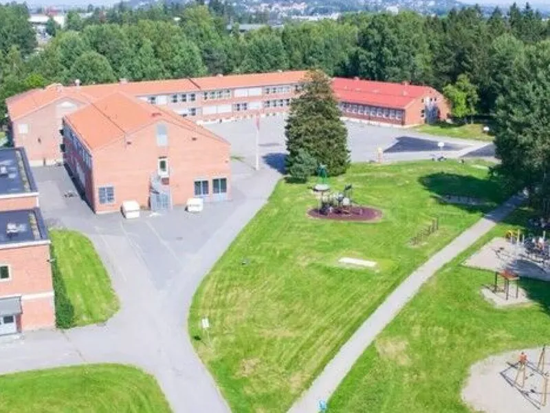 Prosjektet Sten-Tærud skole omfatter rehabilitering av eksisterende teglsteinsbygninger, inklusive gymsal og svømmehall. Foto: Lillestrøm kommune. 