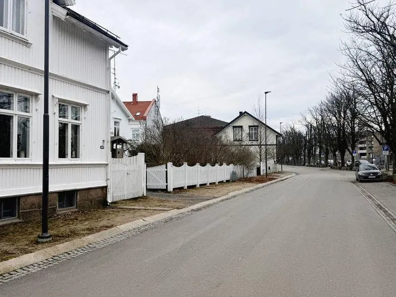 Førstkommende torsdag starter Statens vegvesen arbeidet med å bygge fortau i Rektor Westerns gate. Arbeidet som skal være ferdig til jul.