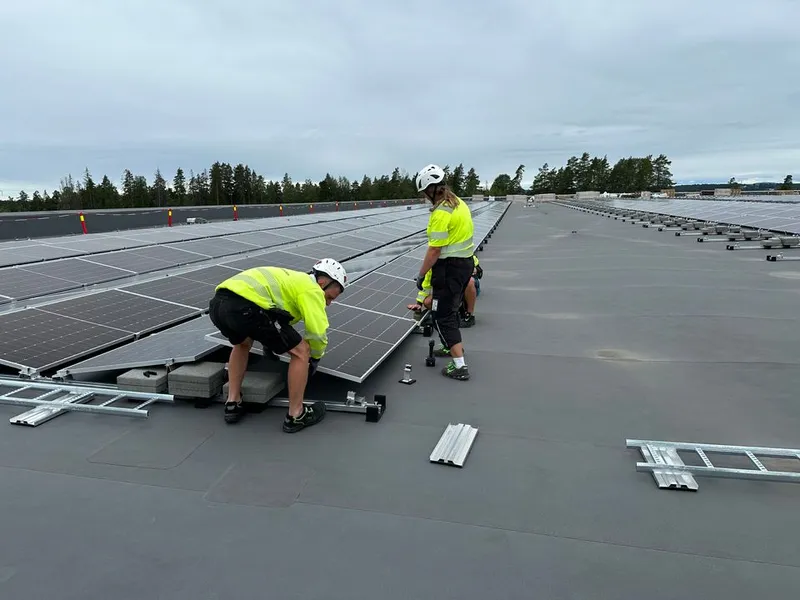 Arbeid på taket på distribunalen