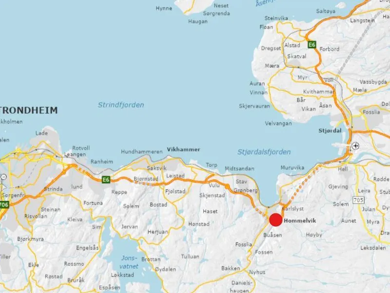 E6 Hommelvikbrua er markert med rød sirkel på kartet.