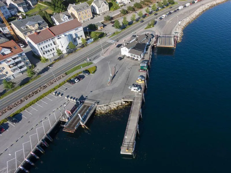 Dronebilde av E39 Molde ferjekai.