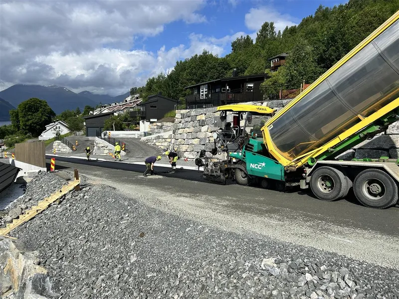 Asfaltering Engesetgeila og Urbakkfoten - Klikk for stort bilete