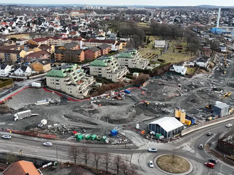 Oversiktsbilde som viser Høienhaldgata 5, 7 og 9 (midt i bildet). Foto: Bane Nor.
