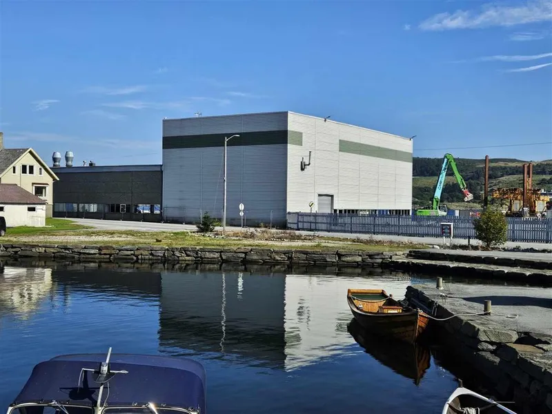 Bilde frå riving av Bokn Plast pr. 05.09.24 - Klikk for stort bilete