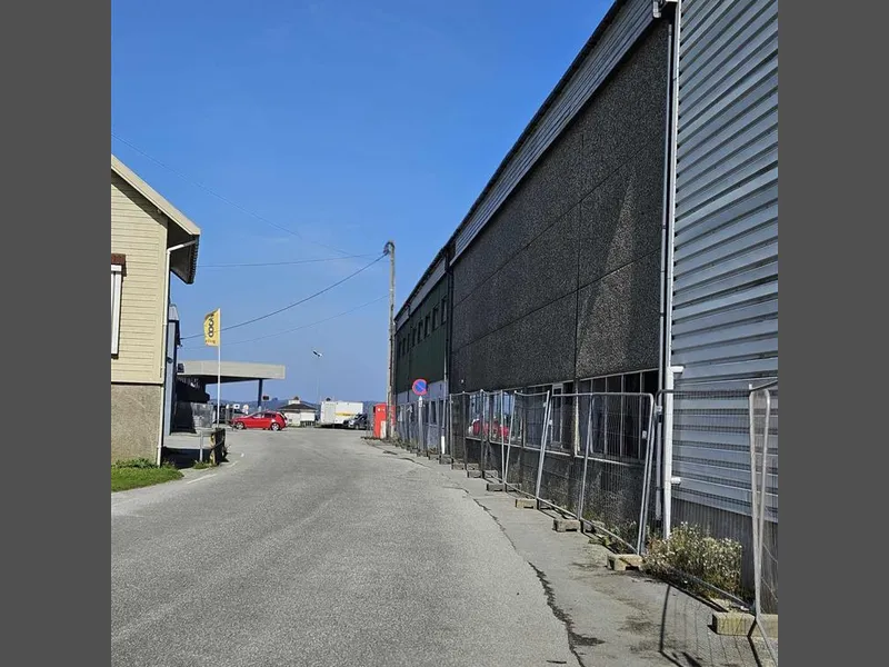 Bilde frå riving av Bokn Plast pr. 05.09.24 - Klikk for stort bilete