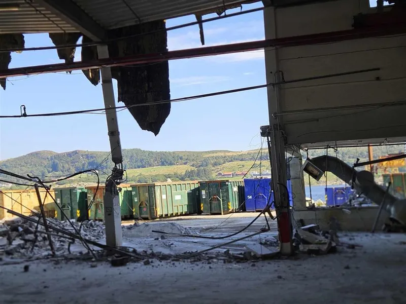 Bilde frå riving av Bokn Plast pr. 05.09.24 - Klikk for stort bilete