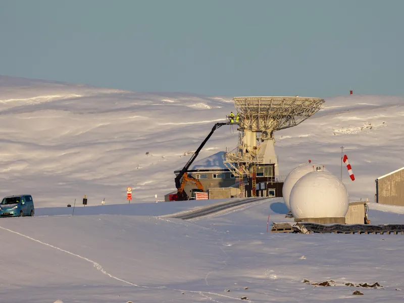 Riving av Kartverkets gamle gamle VLBI-antenne 