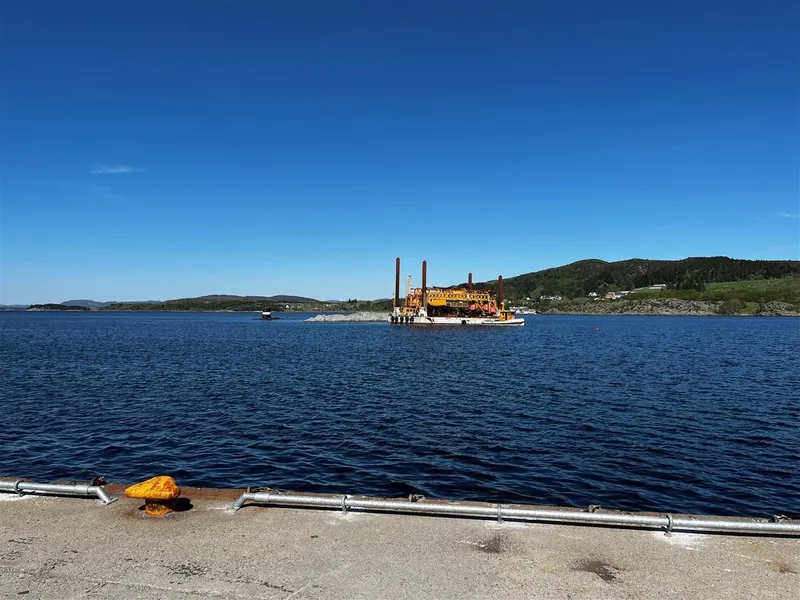 Bilde av sjøfyllingen utafor kaien i Føresvik.  - Klikk for stort bilete