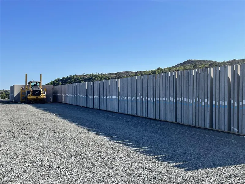 Bilde av betongelement som er lagra. - Klikk for stort bilete