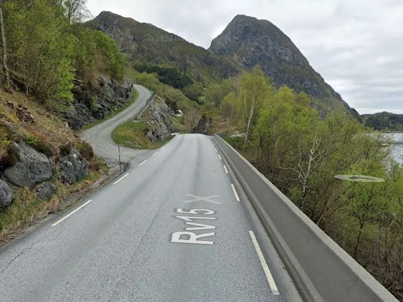 Bilete frå strekninga rv. 15 Brunsvik-Almenningen. Foto: Google