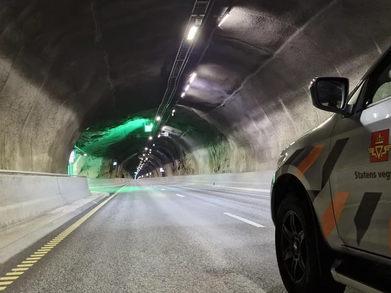 Damsgårdstunnelen består av to løp på hhv. 2.360 og 2.342 meter. Tunnelen går gjennom Damsgårdsfjellet fra Lyngbø til Gyldenpris i sentrum og videre ut på Puddefjordsbroen. Foto: Statens vegvesen.