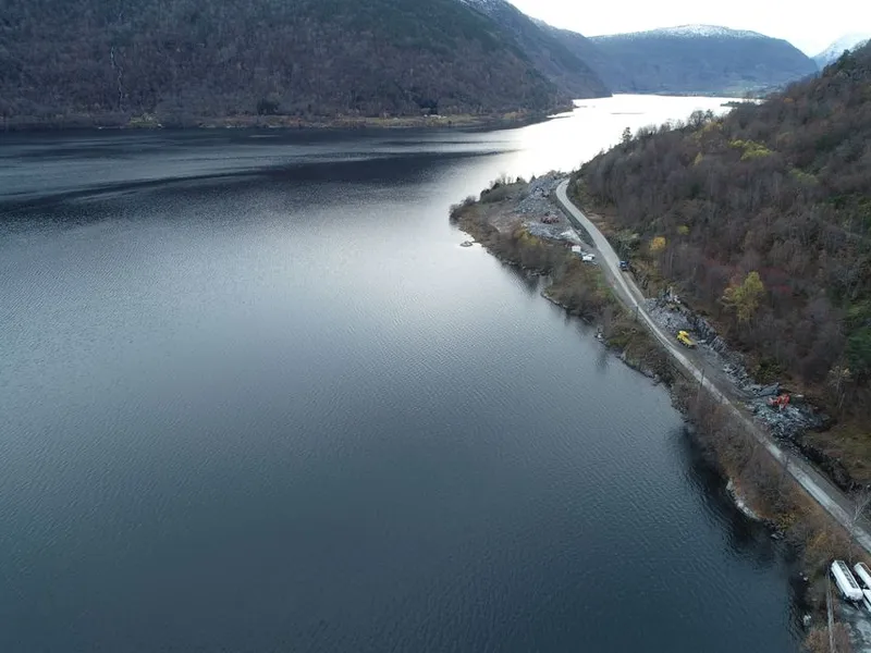 Statens vegvesen utvidar no anleggsarbeida på Bondeviki - Fardal, og trafikantane må førebu seg på meir venting. Foto: Statens vegvesen