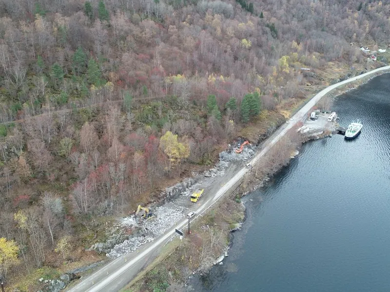 Statens vegvesen utvidar no anleggsarbeida på Bondeviki - Fardal, og trafikantane må førebu seg på meir venting. Foto: Statens vegvesen