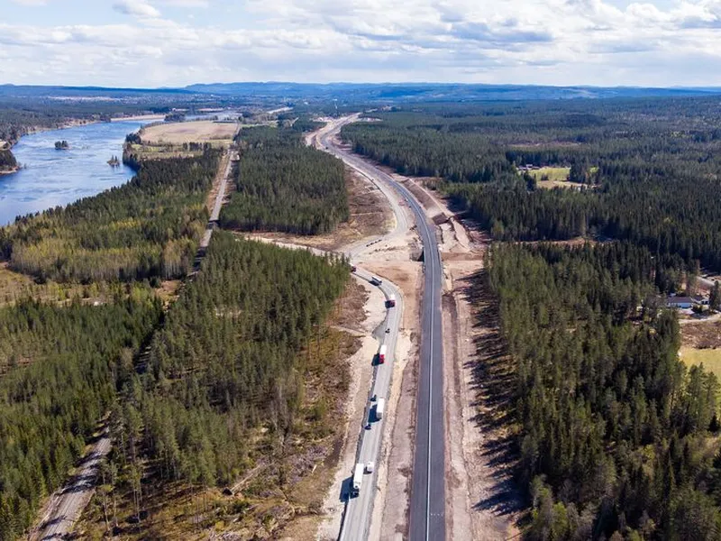Rv. 3/25: Det første veiprosjektet i Norge som har oppnådd CEEQUAL Whole Team Award – nivå Excellent. Veianlegget har redusert klimagassutslippene med 25% og ferdigstilles 3 måneder før tiden. Åpner 30. juli 2020.