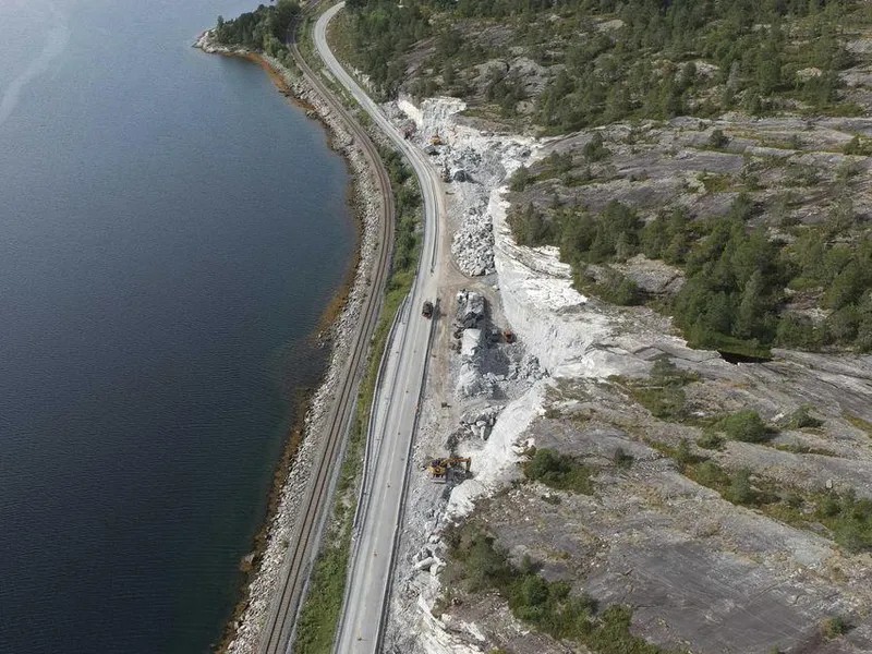 Ytterkleiva er ferdig skredsikret. Nå skal den resterende delen av rv. 80 Sandvika-Sagelva utbedres. Vegen er i dag smal, har gjennomgående dårlig kurvatur og det er mange trafikkfarlige avkjørsler. Det har vært en rekke alvorlige ulykker på strekningen.