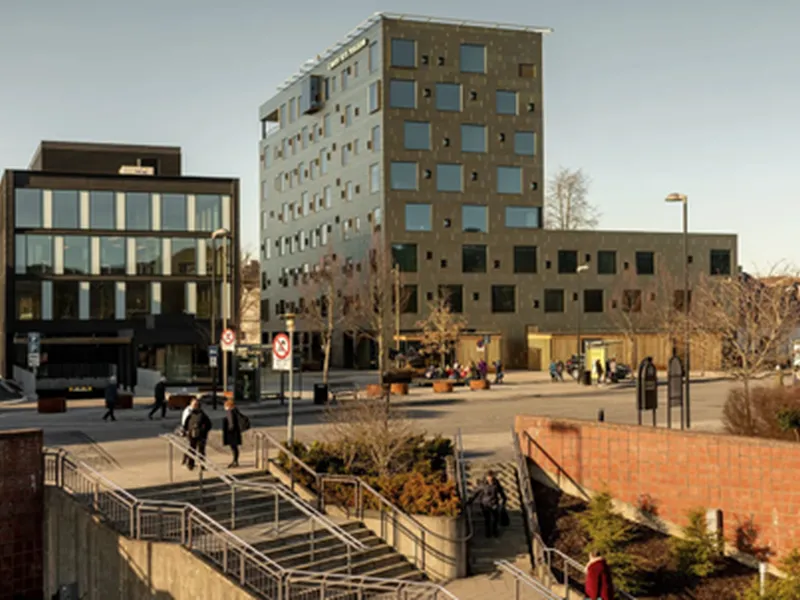 Et kontorbygg og et hotell sentralt i Porsgrunn