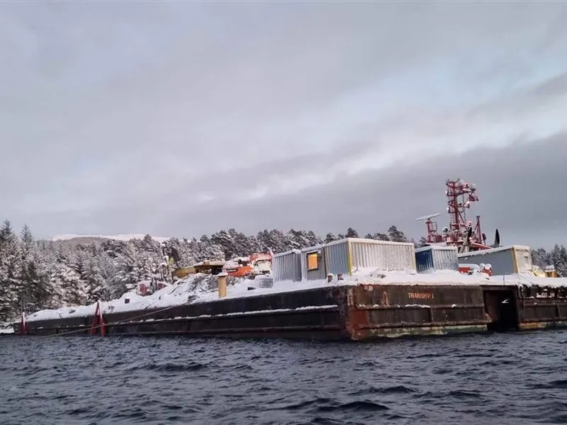 Lekteren på plass ved Samnøy - Klikk for stort bilete