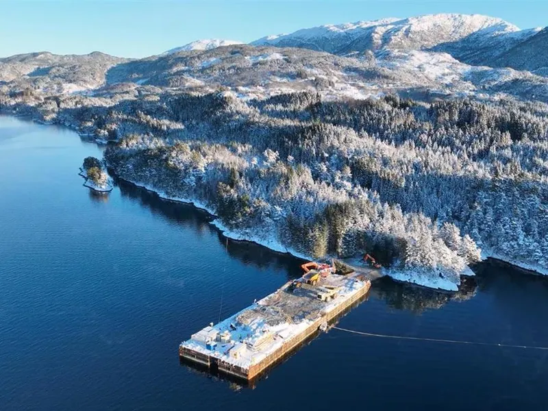 Lekteren på plass ved Samnøy - Klikk for stort bilete